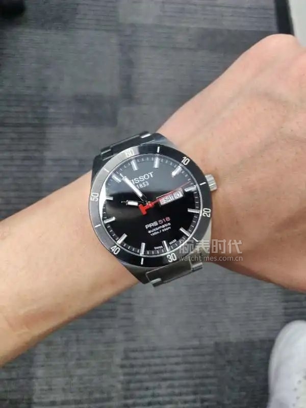 网友晒自己微信好友数量,网友晒1300手表