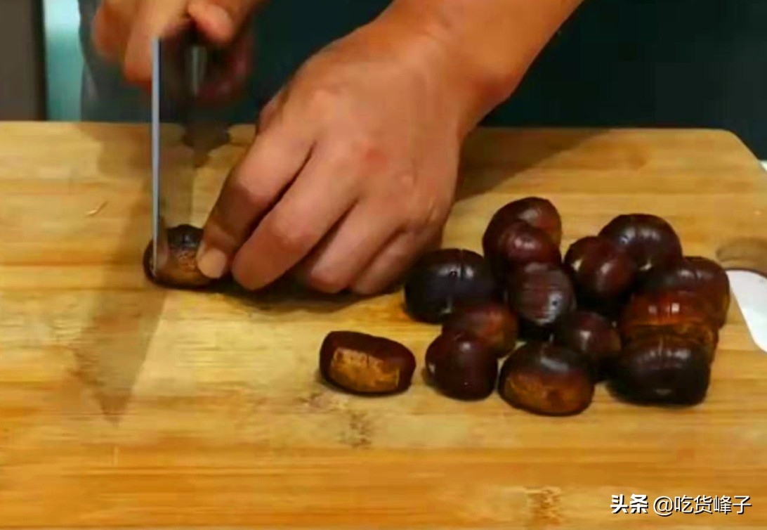 原来剥板栗这么轻松,板栗已经剥开怎么去掉里面的膜