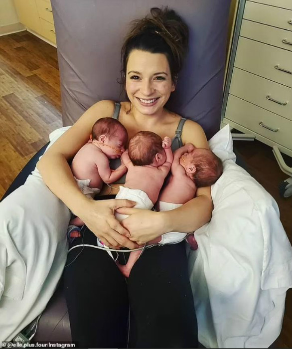 妈妈记录三胞胎一天奶量,三胞胎妈妈喂小宝宝