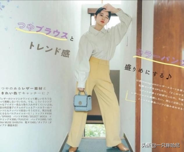 冬浅咖色阔腿裤怎么搭配鞋子好看,米色灯芯绒阔腿裤配什么鞋子好看