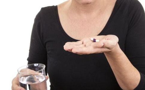 服药姿势与疗效,服药顺序科普