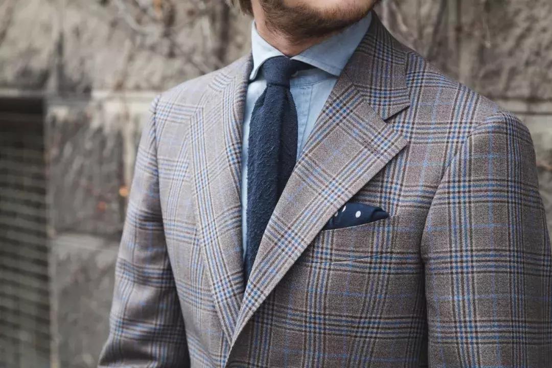 怎么挑一件合身的西装外套,西装外套怎么算合身