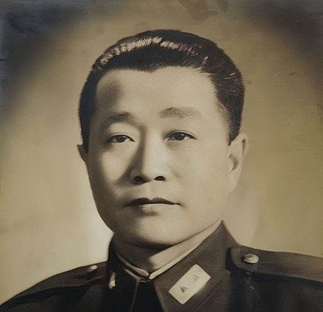 韩练成被告发是*产党共**，他急中生智，一番话让蒋介石打消怀疑