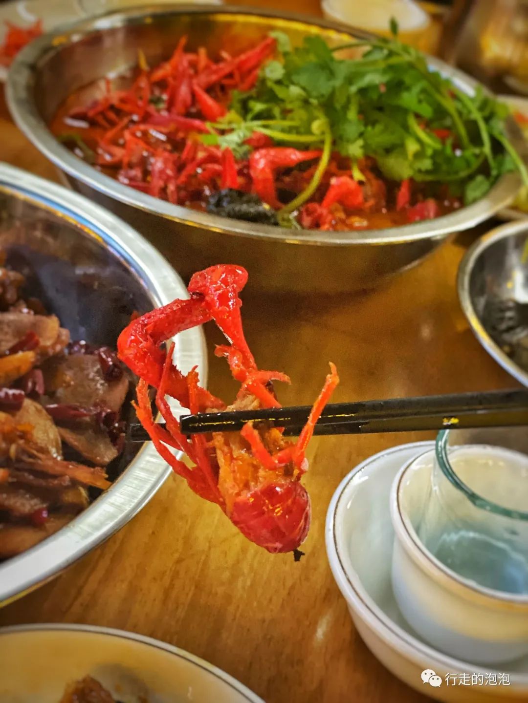 「岳阳攻略」被誉为“湖南夜宵扛把子”的烧烤城，还是小龙虾基地