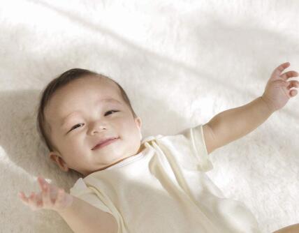 宝宝长了湿疹很痒怎么办啊,宝宝长湿疹怎么办最快有效