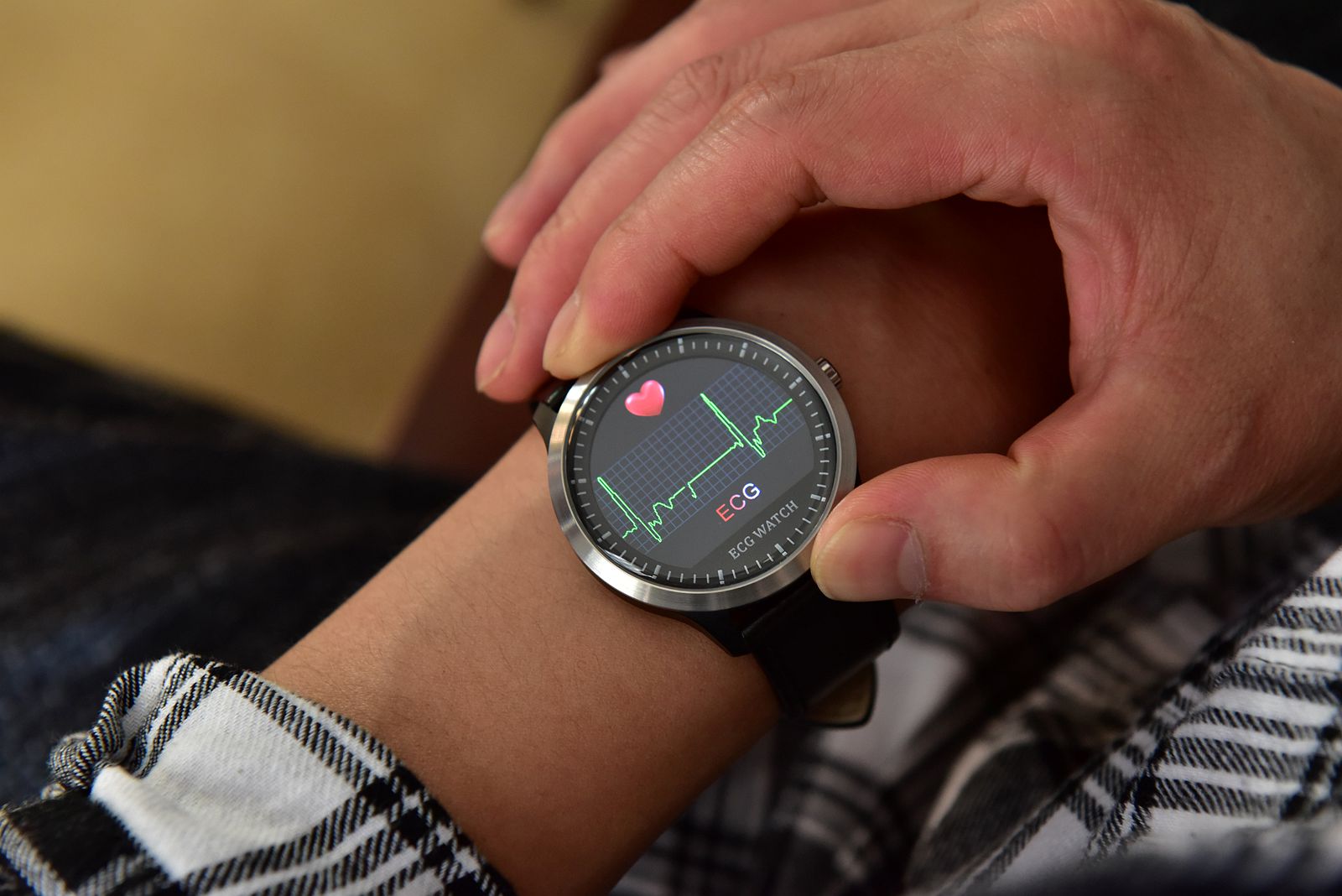 带定位功能的最新款智能手表,功能多续航好的智能手表