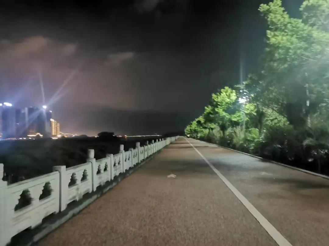 防城港一日游：我和大刘酸了，想在这边买房