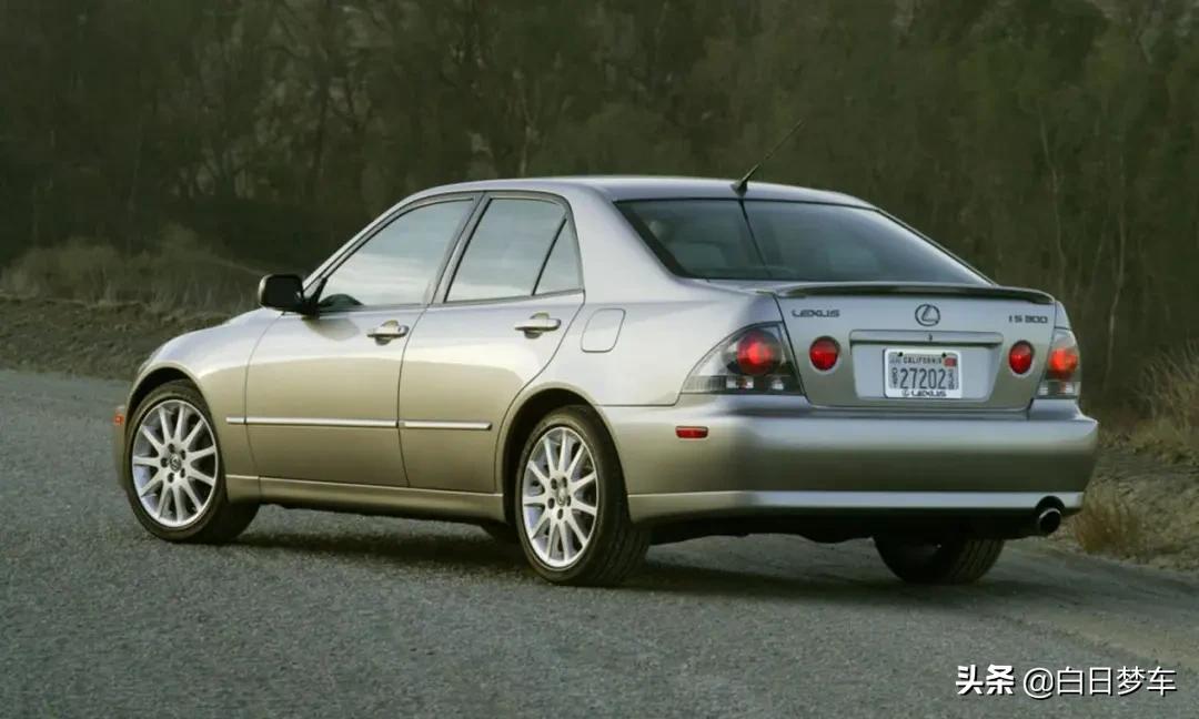 全新一代雷克萨斯is300,2022款雷克萨斯is官图发布