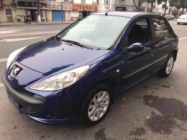 10年标致207自动挡两厢值多少钱,10年三厢自动挡标致207测评