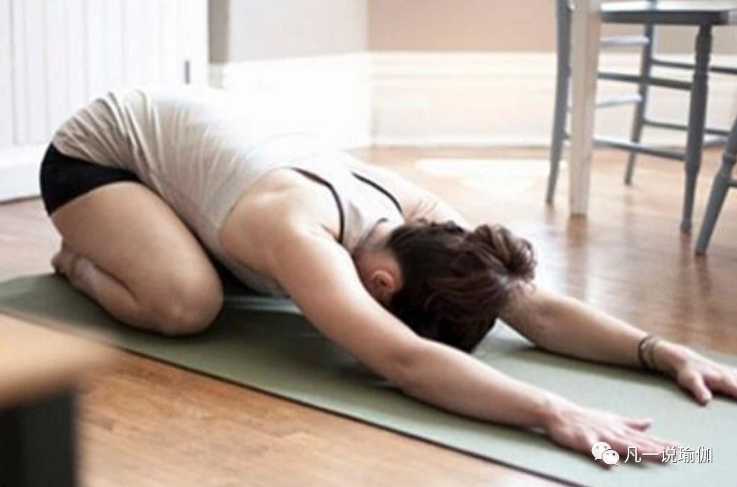 瑜伽婴儿式怎么会弓背,瑜伽婴儿式坐不到脚跟