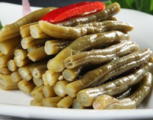 为什么做的酸豆角有涩味,酸豆角一般炒几分钟就熟了