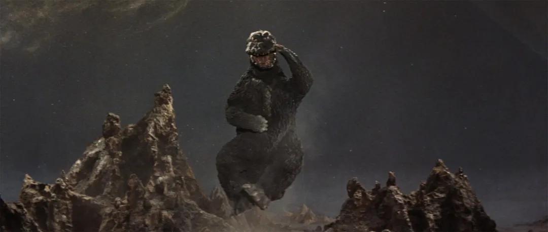 六十五年来摧毁日本的，正是日本的国宝