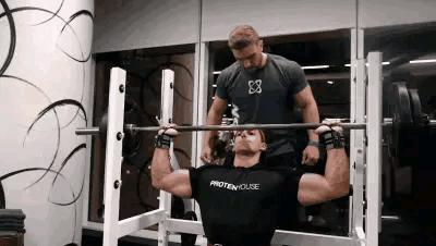 练肩的时候肩部咯吱响是为什么,肩关节的训练方法及注意事项