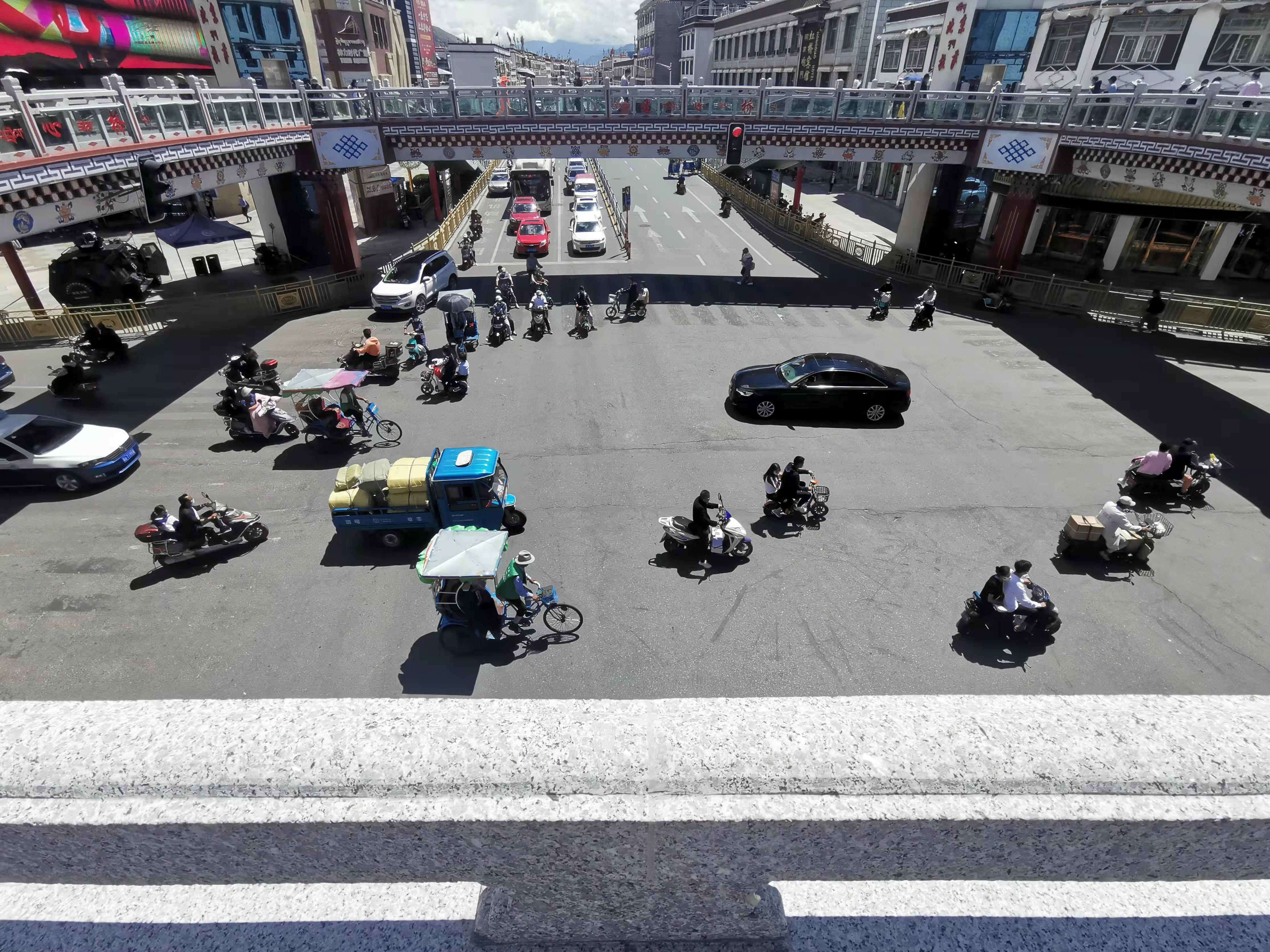 西藏拉萨这个城市好吗,拉萨市区是什么样的地方