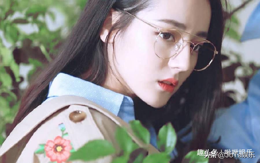 郑爽、刘诗诗、迪丽热巴等女星戴眼镜——这就是明星跟素人的差别