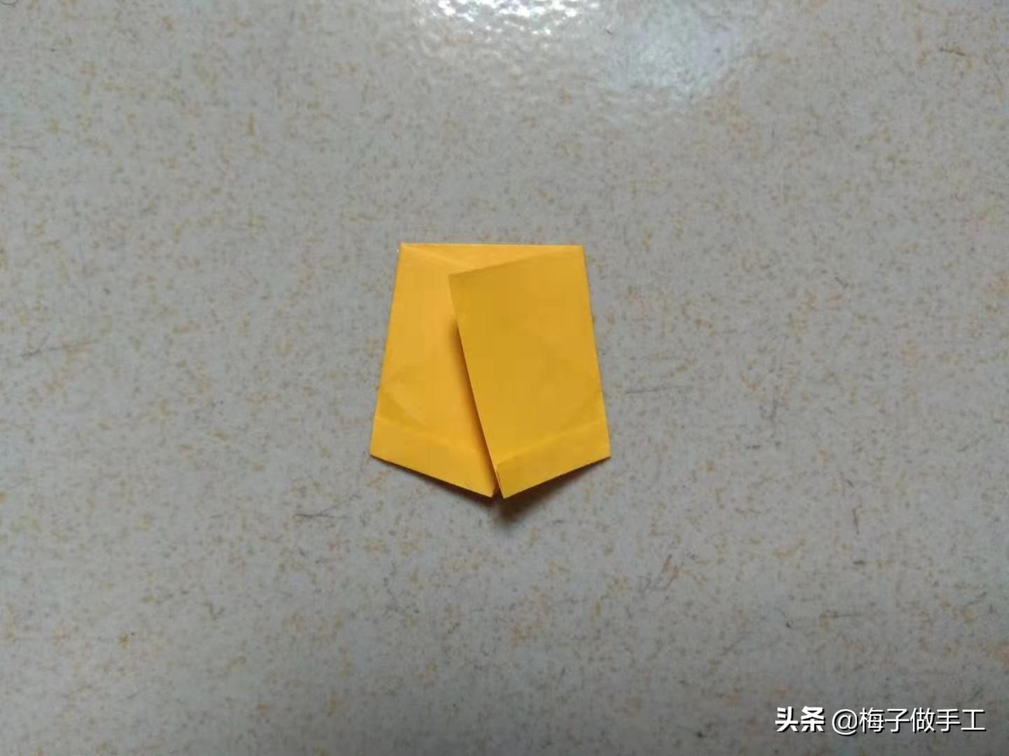 风铃折纸怎么折用做生日礼物,纸做圣诞节礼物圆筒是怎么折的