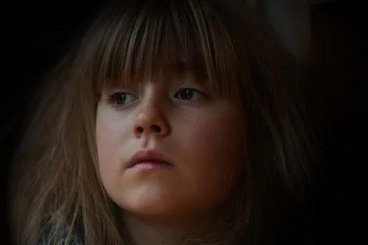 儿童高管性侵养女案件,高管性侵养女事件中媒体的原则