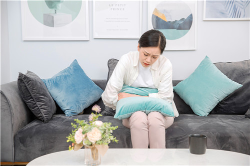 卵巢癌早期的4大症状要警惕,患上了卵巢癌有早期的征兆么