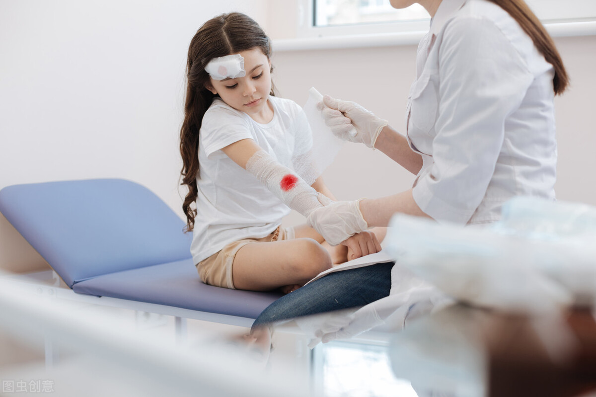 外伤出血如何清创包扎,大出血外伤急救包扎与止血的方法