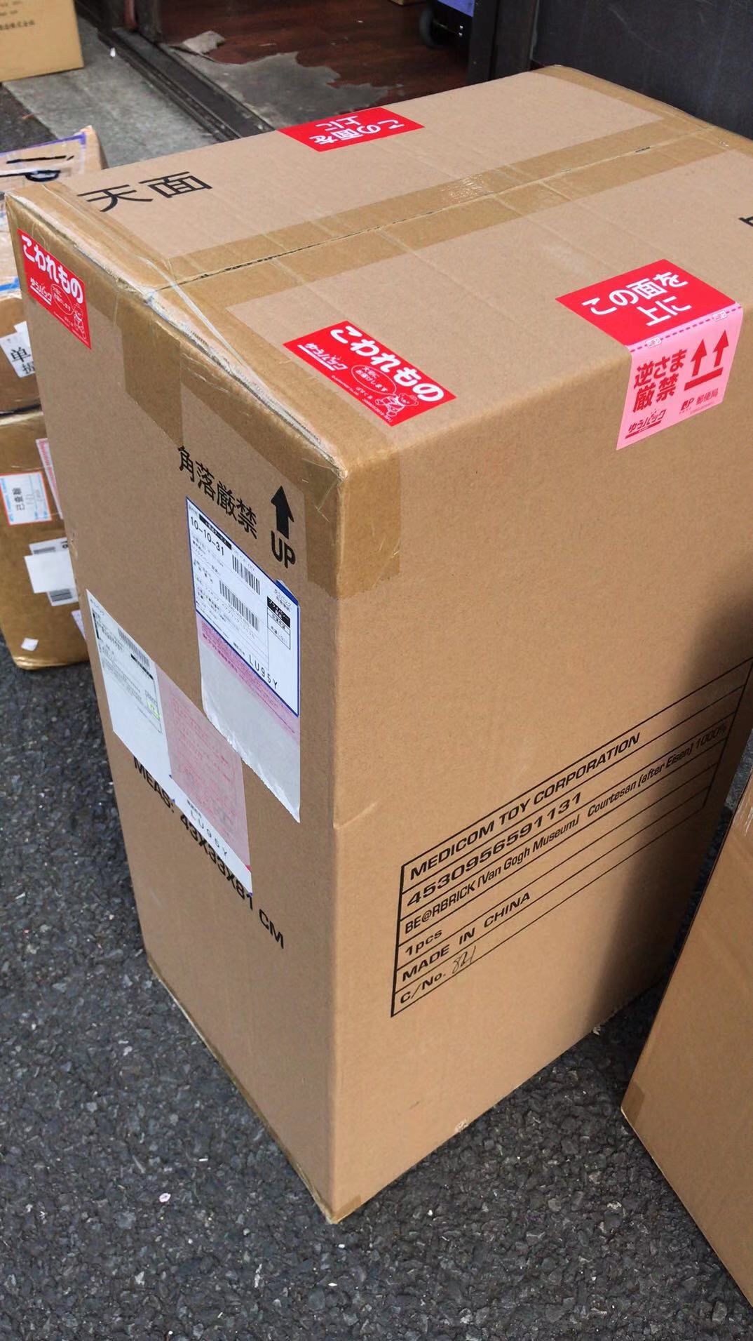 中国快递跟国外快递比,中国快递员和外国快递员的差别