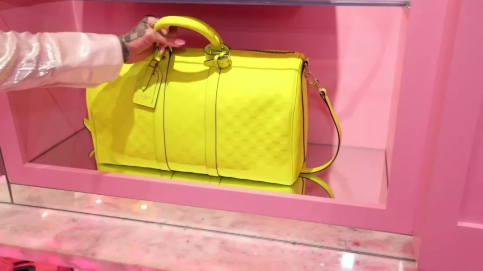 香奈儿磨刀、爱马仕砌墙,J姐的衣帽间戏可真多