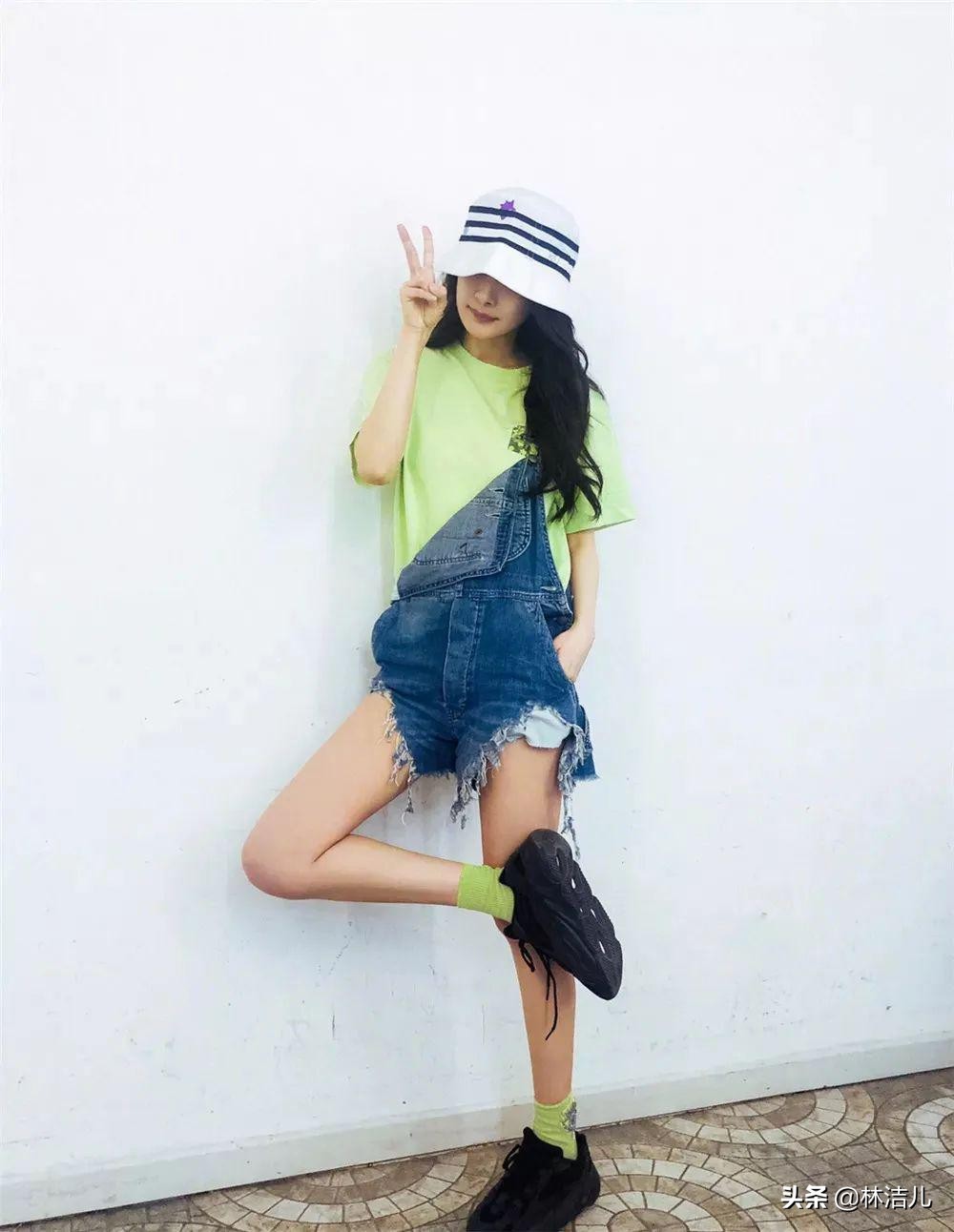 白T恤地位岌岌可危，杨幂林允爱上的马卡龙色T恤，比它更时髦百搭