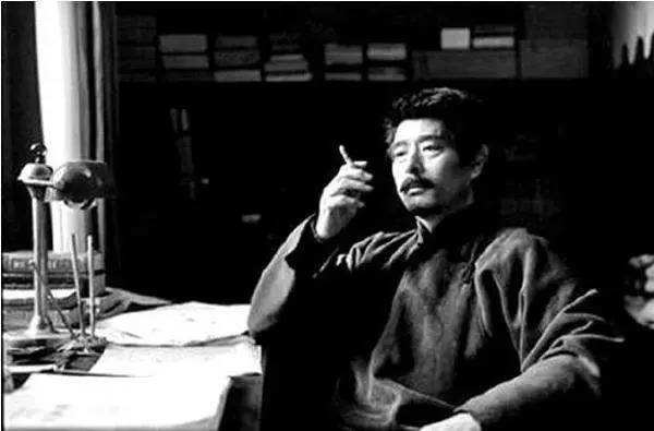 鲁迅先生的深度分析,鲁迅先生人生经历及各阶段的作品
