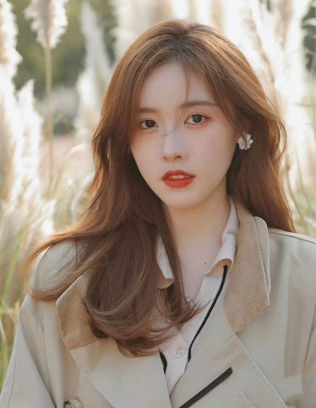 别染“黄头发”了，选择今年受宠的6款发色，显白又时髦