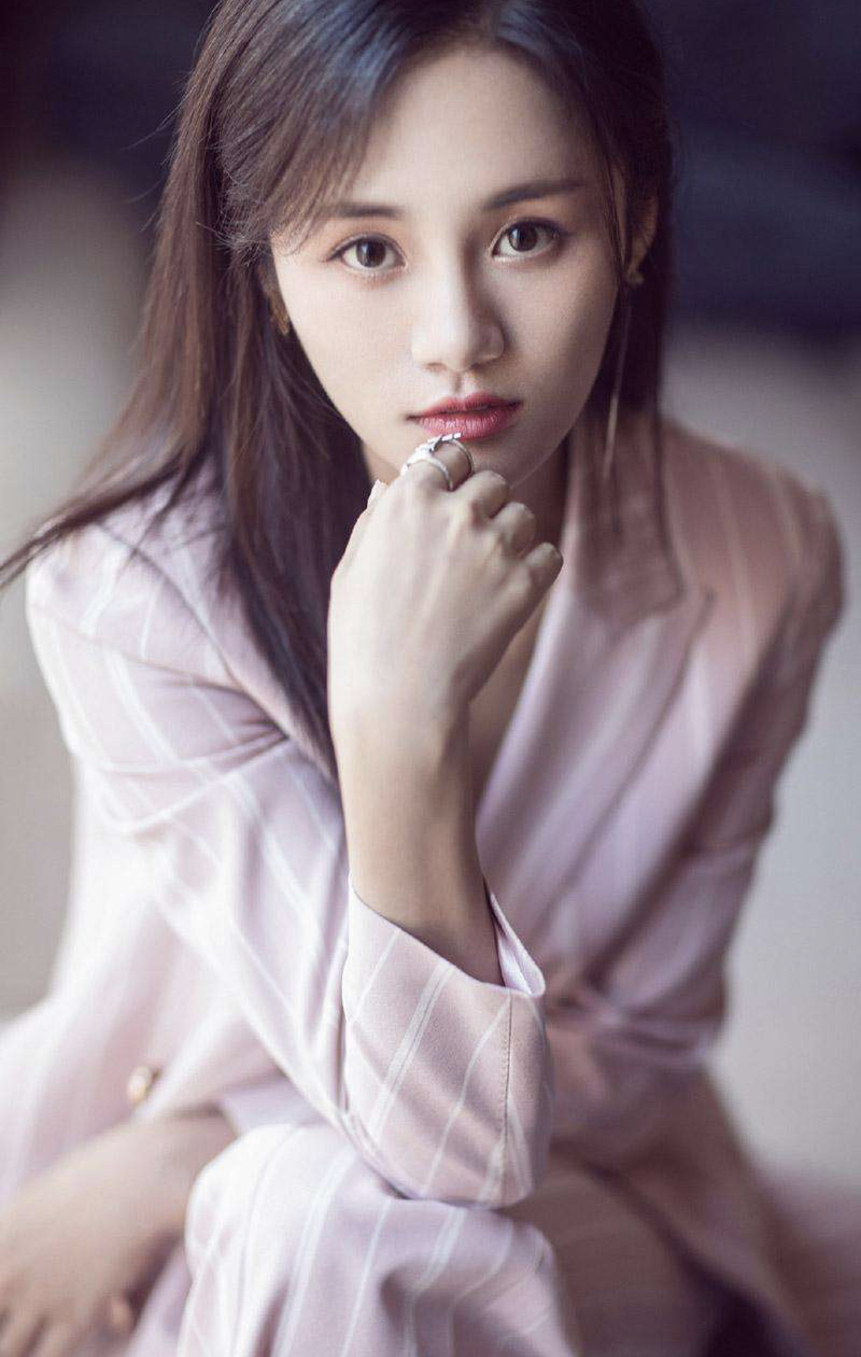 真正的美人胚子，脸上都有这5个特征，占2个以上就是女神本人