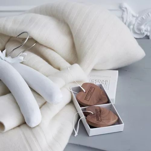 羊毛衫与羊绒衫哪个好打理,买了很贵的羊毛大衣