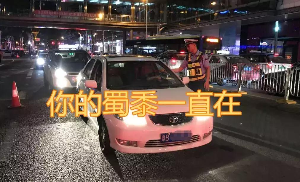 三轮车撞人逃逸警民合力拦下,三轮车撞人逃跑后面被抓会拘留吗