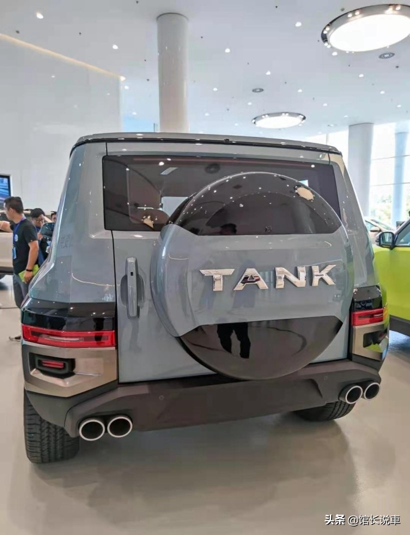 新款坦克700对比酷路泽,酷路泽v85.7和坦克700越野