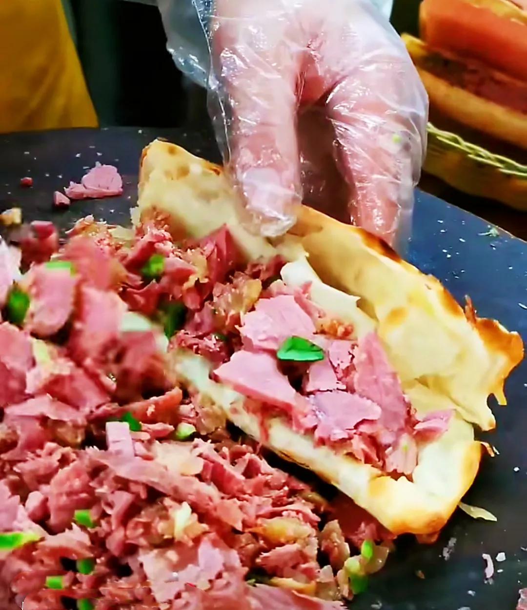 中华美食系列之河北河间驴肉火烧,河间最好吃的驴肉火烧