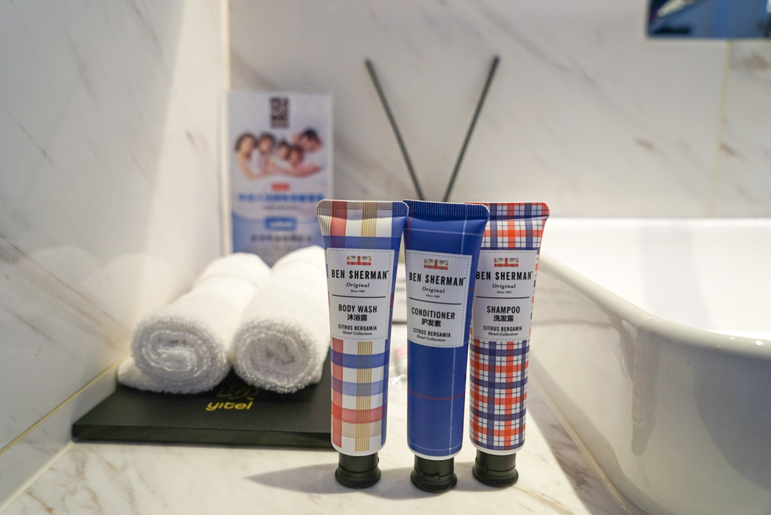 女子在酒店遇到奇葩客人,美女遇到奇葩保镖