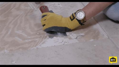 家里瓷砖破了找什么人修理,卫生间墙面瓷砖破了怎么补救