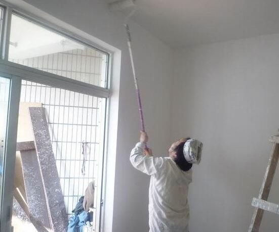 墙面装修用瓷砖好还是铝板好,墙面水性漆和油性漆的区别在哪里