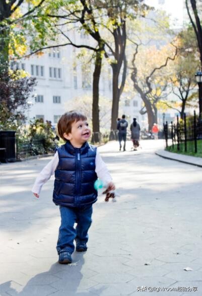 怎样拍摄才能拍出小孩的可爱,怎样拍摄孩子天真的笑
