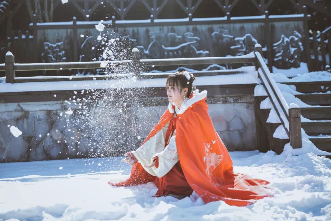 当汉服小姐姐在街上惊艳路人,又美丽又漂亮的汉服小姐姐