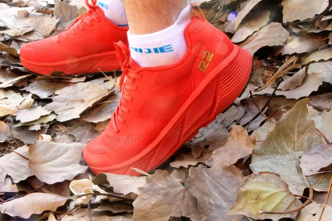 长距离跑步首选,为你的跑步增色:R2赤道LSD跑鞋评测