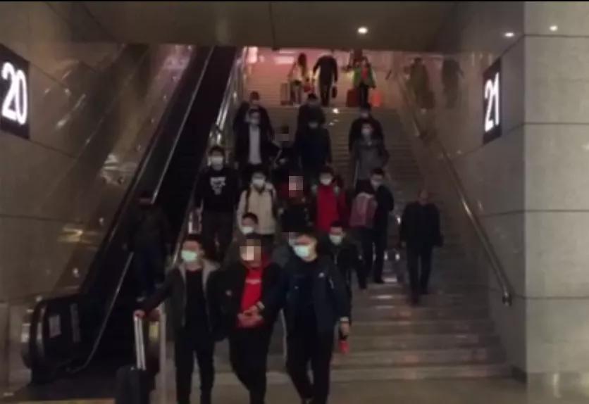 男子落入投资骗局5年被骗1600万元,一男子投资失败被骗