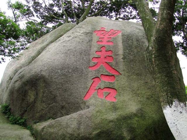 古有“望夫石”“今有望夫女”重庆痴情女孩苦苦等待男友的出现