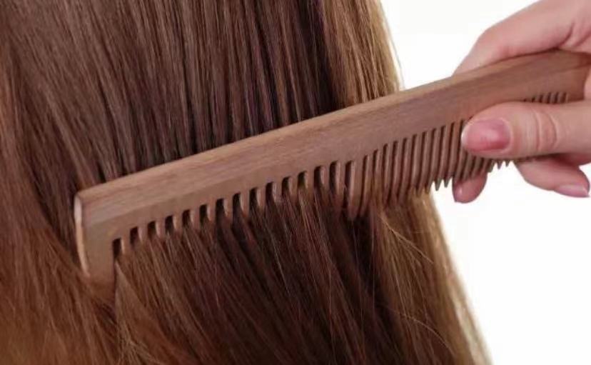 晚上睡觉长头发要怎么防止打结,长头发打结很毛躁留什么发型好看