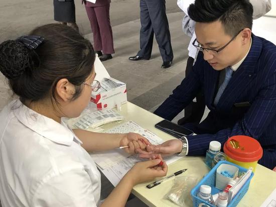 江西南昌县爱心献血传递真情,南昌爱心人士捐赠绿地铂瑞酒店