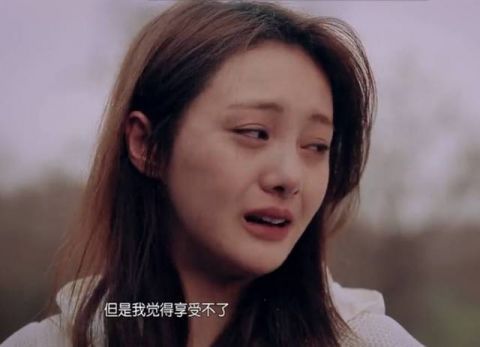 郑爽在美现状:喝自来水求生、护肤用儿童护臀霜、卫生巾省着用