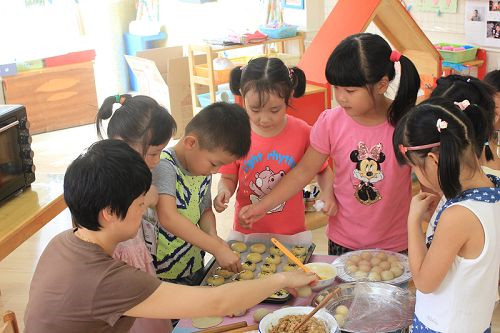 幼儿园孩子脸被抓了咋给家长说,孩子在幼儿园被老师抓烂脸怎么办