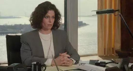 西装领子材质不一样,西装纽扣材质有什么讲究