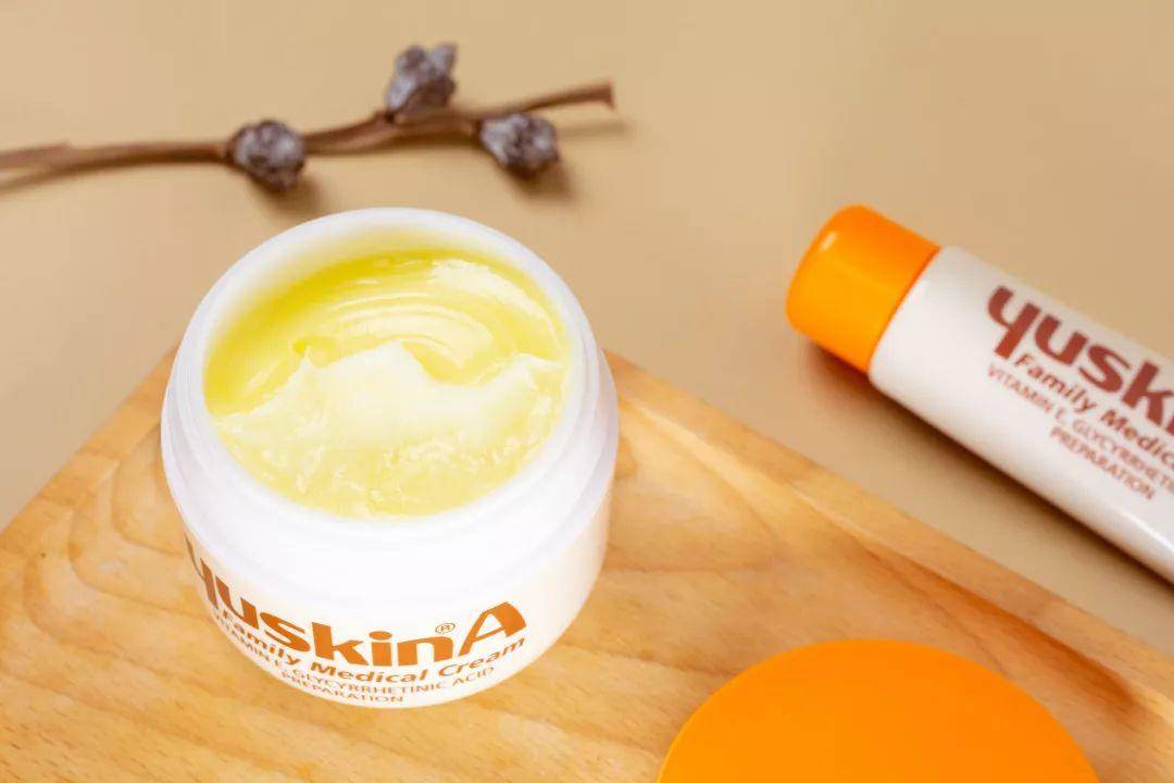 片仔癀紧致抗皱补水提亮水乳,片仔癀适合干性皮肤的面霜