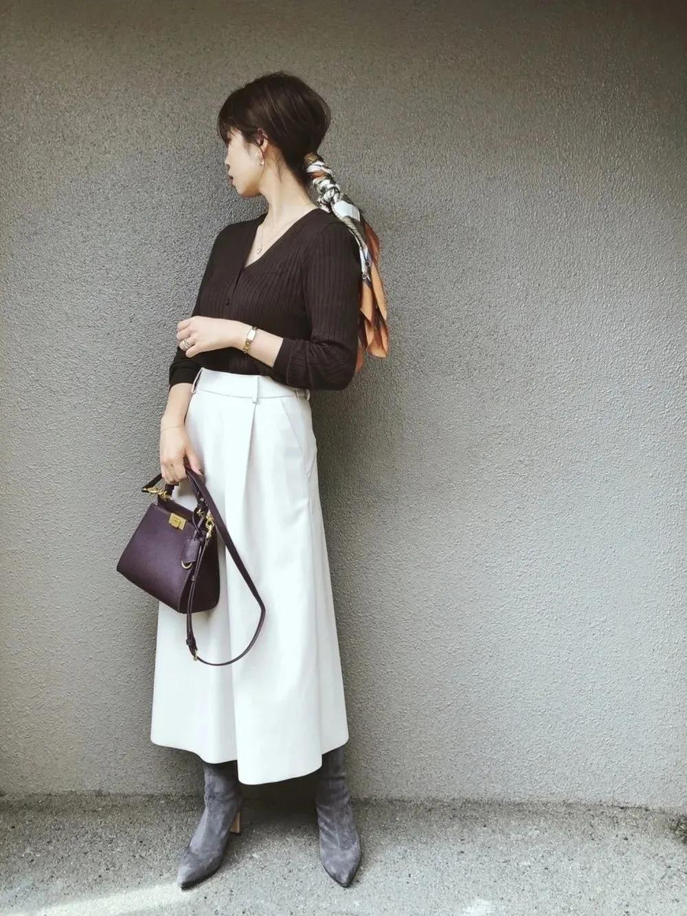 一条丝巾穿搭创意,一看就会的超简单丝巾时髦搭配