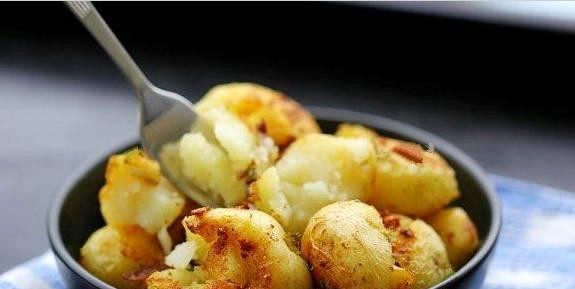 土豆干粮的家常做法,东北土豆白面干粮的做法