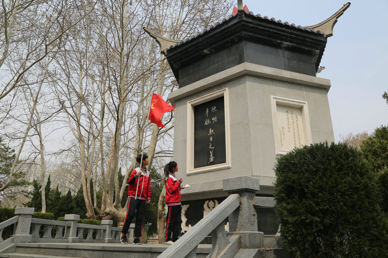 祭奠缅怀英烈,传承红色基因——益民中学组织学生到华东革命烈士陵园进行祭奠扫墓活动